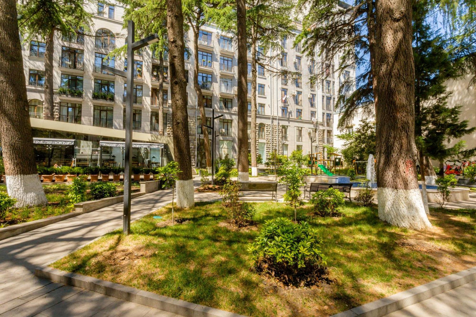 New Age Living Apartment Tbilisi ภายนอก รูปภาพ